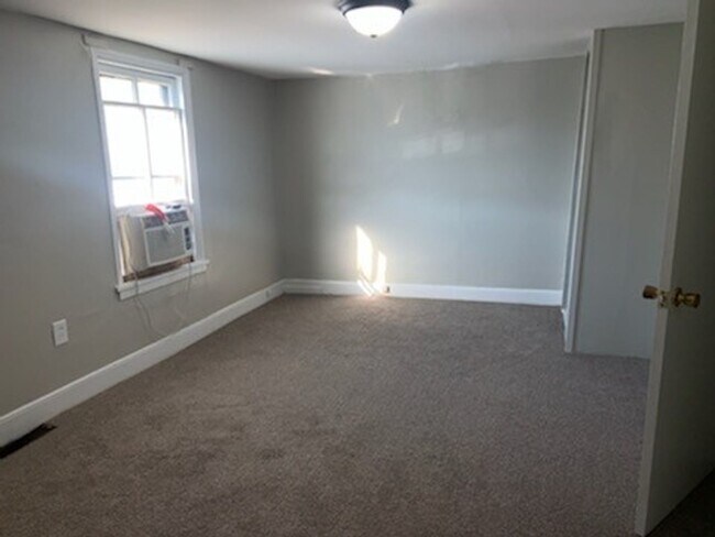 Building Photo - 176-176 E High St