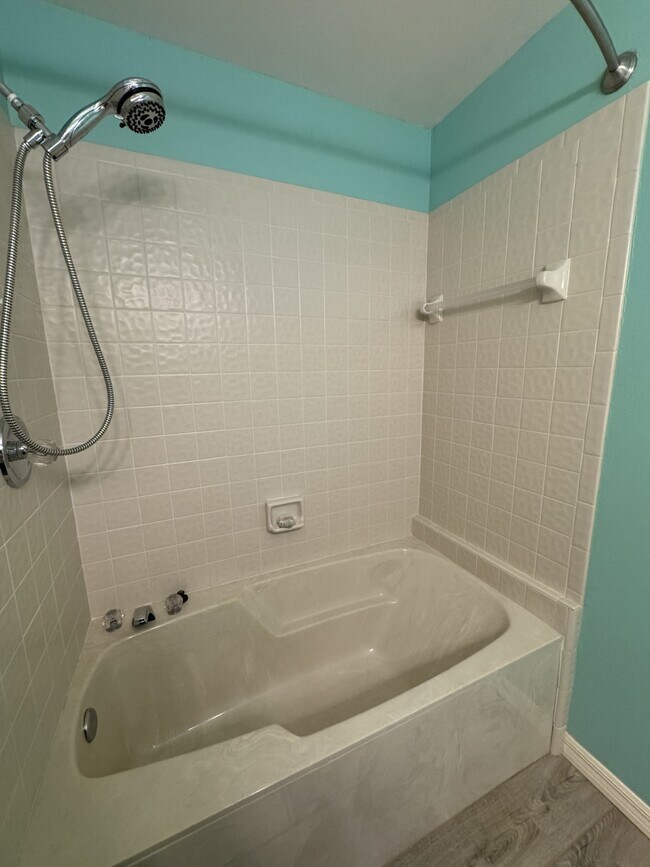 Building Photo - 263 Southampton Dr