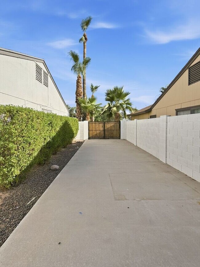 Building Photo - 3 Bedroom Home In Heart of Chandler for Rent