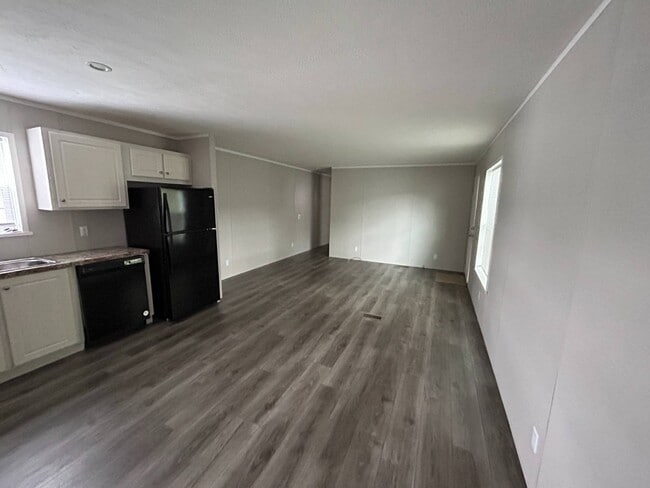 Building Photo - 666 Ascot Cir