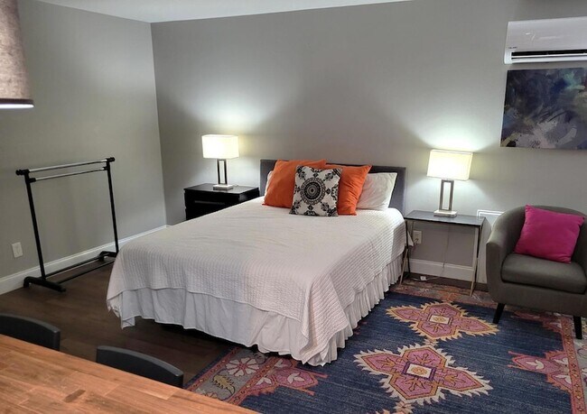 Building Photo - 815 Clay St