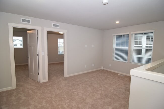 Building Photo - 8408 SE Quincy St