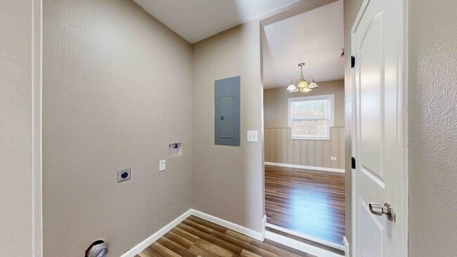 Building Photo - 3 bed 2 bath home with a carport in backyard