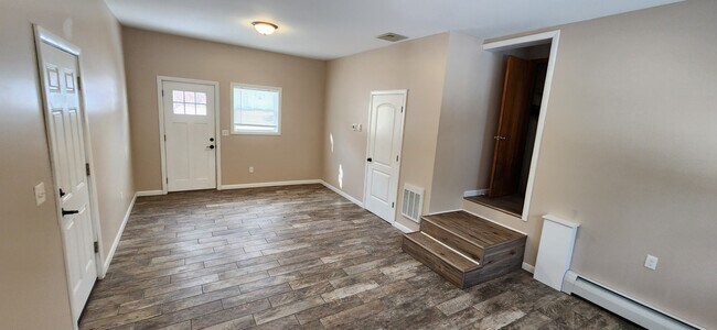 Building Photo - 6 Greenacre Rd