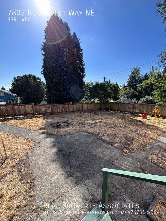 Building Photo - 7802 Roosevelt Way NE