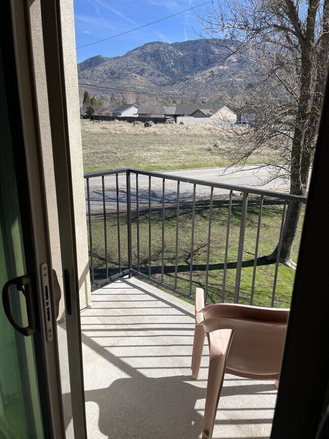 Building Photo - Coming Soon! Charming Corner Unit in Stallion Springs