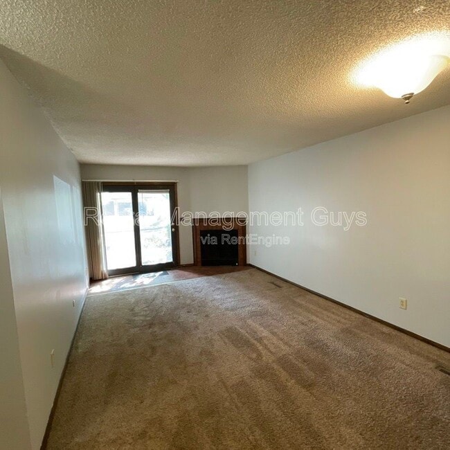 Building Photo - 8693 Maplebrook Pkwy N