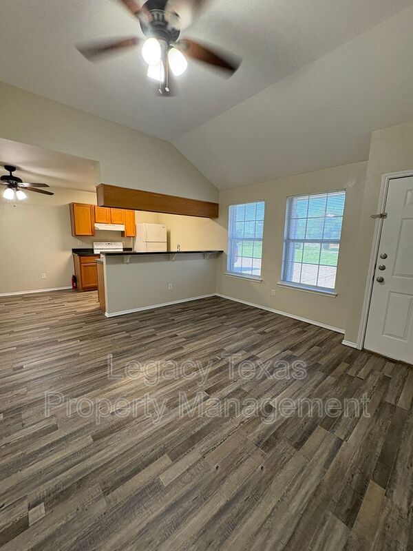 Building Photo - 641 Woodard Ave