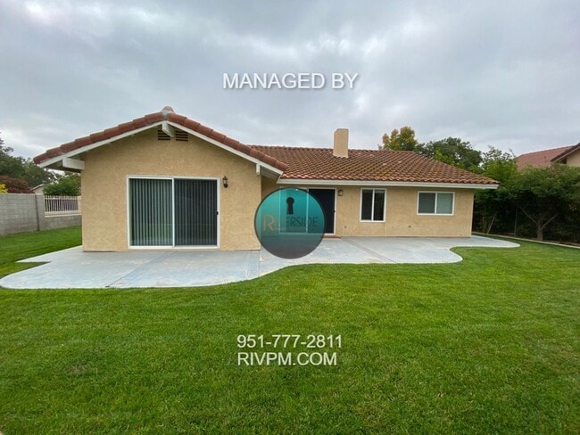 Building Photo - Beautiful single story home located in Riverside!