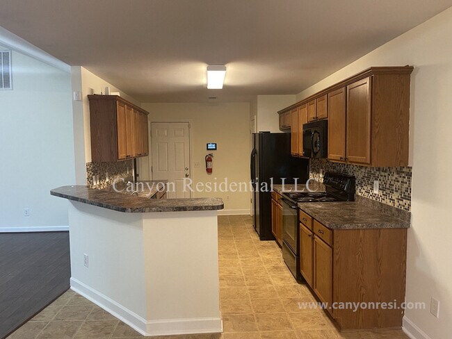 Building Photo - 1604 Cedrow Dr