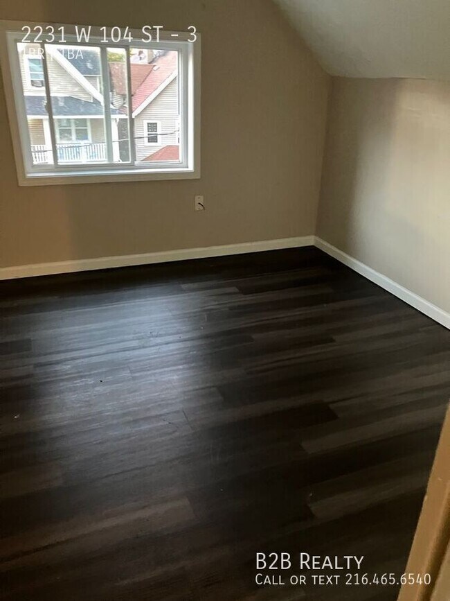 Building Photo - 2231 W 104th St