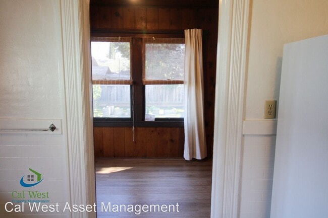 Building Photo - 3 br, 1 bath House - 930 W Taylor St