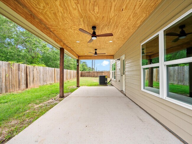 Building Photo - 8843 Leclaire Meadow Dr