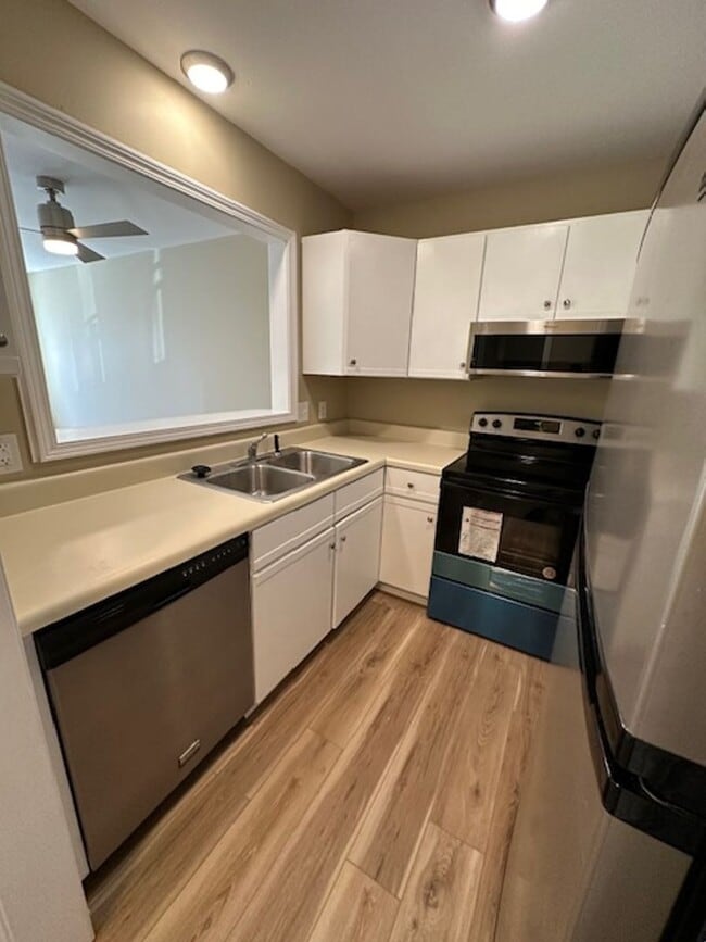 Building Photo - Condo / Burlington