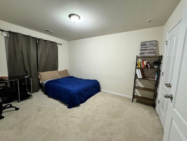 Building Photo - 529 Common Raven Ct