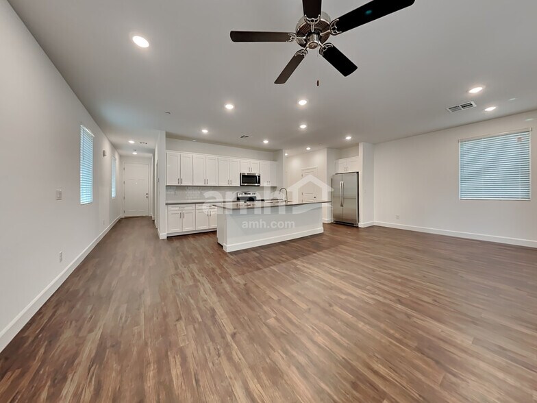 Building Photo - 136 Charmante Tulip Ln