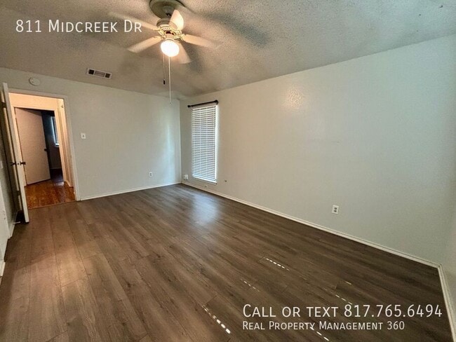 Building Photo - 811 Midcreek Dr