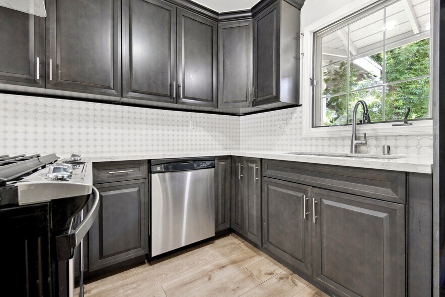 Building Photo - 8835 Paso Robles Ave
