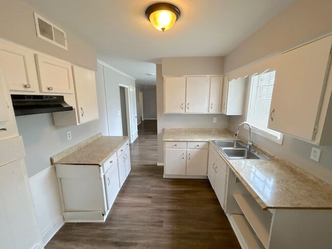 Building Photo - 4235 Camelot Ave