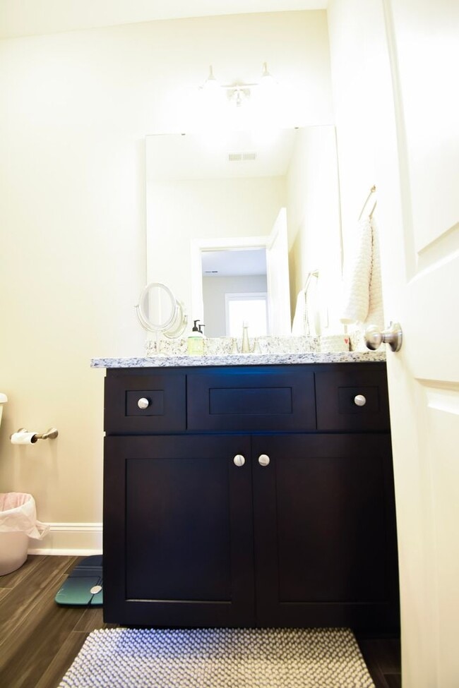 Building Photo - 4 Bedroom 3.5 Bath, No Pets