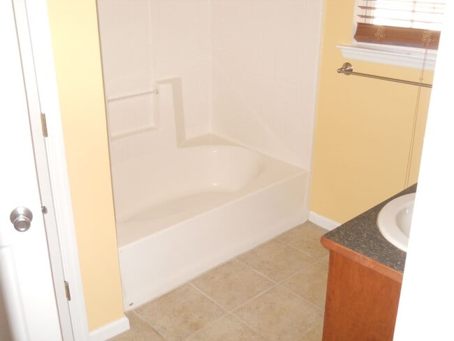 Building Photo - 3 BR 2 BA in Hahira
