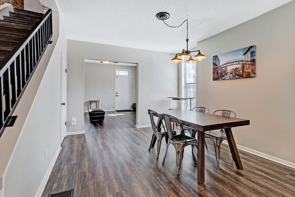 Building Photo - 729 Hamlet St