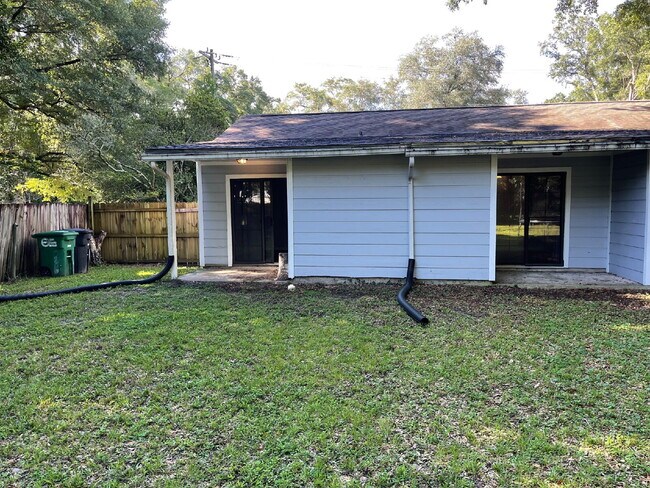 Building Photo - Beautiful 2 Bedroom 1 Bathroom in NW Tallahassee!