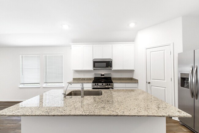 Building Photo - 3710 Turnpike Dr