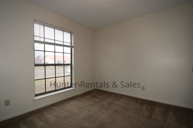 Building Photo - Too Cute!