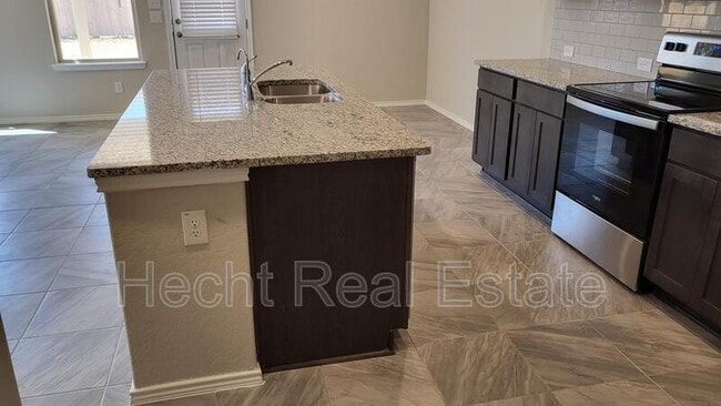 Building Photo - 2440 Ayers Dr