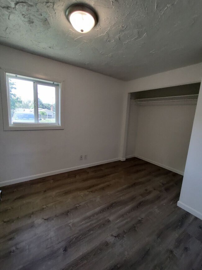 Building Photo - 3 Bedroom 1 Bath House