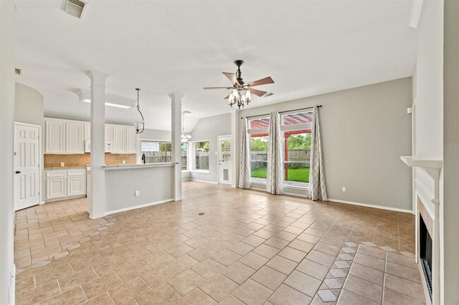 Building Photo - 3702 Glenhill Dr