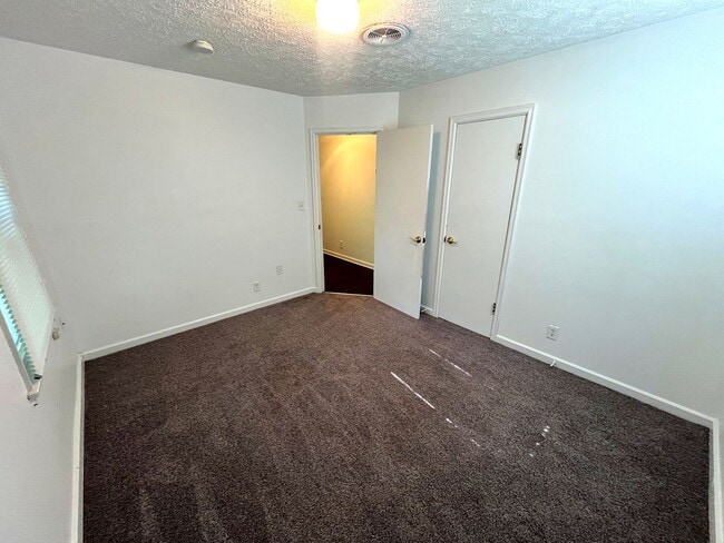 Building Photo - Charming 2 Bed / 1 Bath Home in Omaha – Fe...