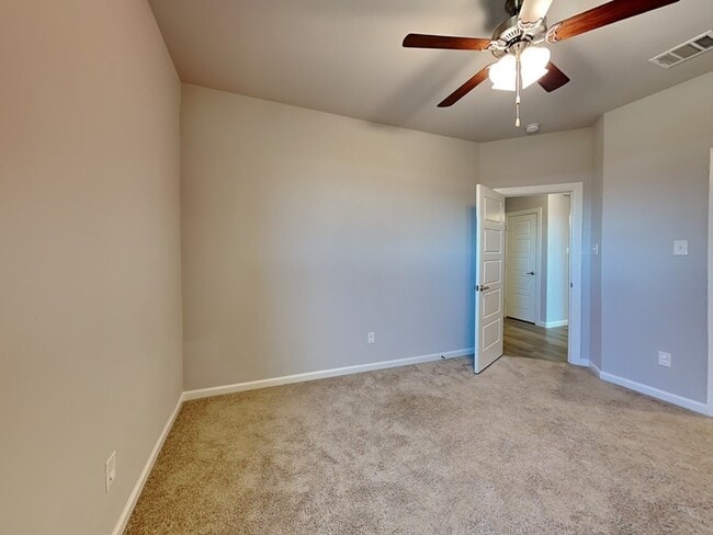 Building Photo - 545 Hazeltine Rd