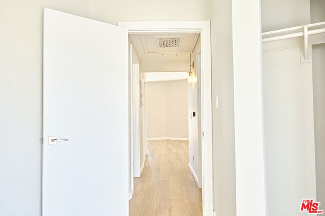 Building Photo - 842 11th St