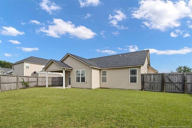 Building Photo - 2108 Heathcote Dr