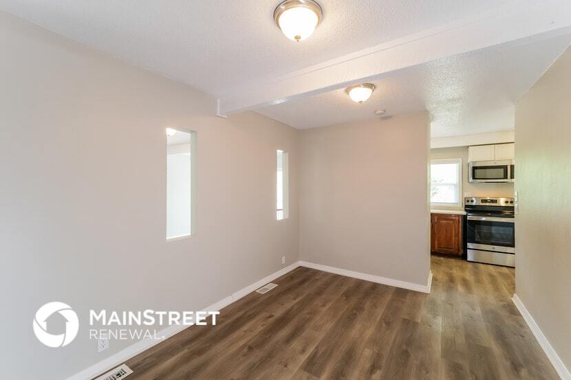 Building Photo - 208 E 165th St