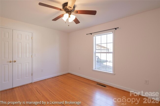 Building Photo - 2205 Ln St