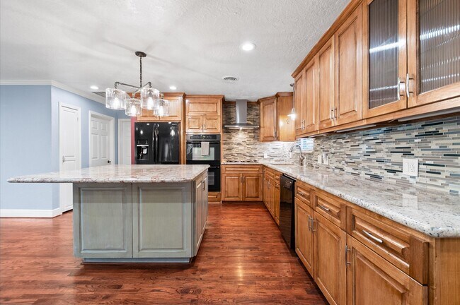 Building Photo - 1320 Woodvine Dr