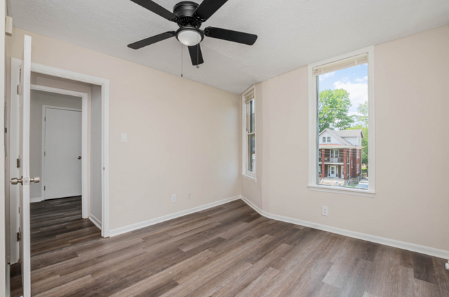 Building Photo - 3030 Cleinview Ave