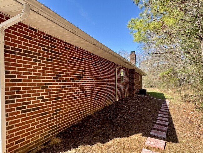 Building Photo - 195 Ritchey Rd