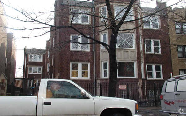 Building Photo - 7949 S Ellis
