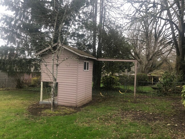 Building Photo - Stylish 4 bedroom 1.5 bath in SE Salem