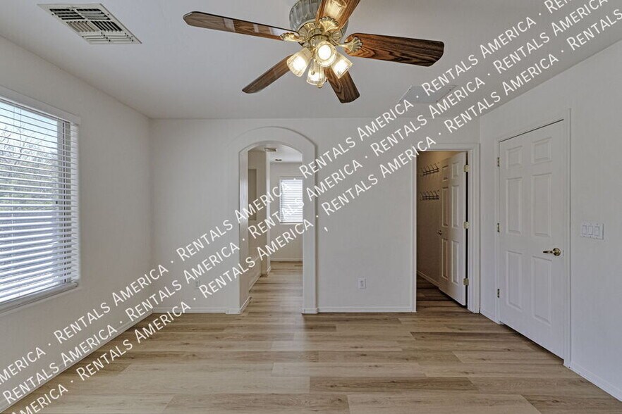 Building Photo - 8421 S Burien Rd