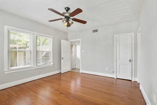 Building Photo - 6166 Oram St