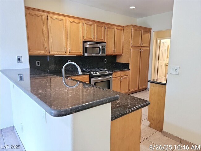 Building Photo - 948 Lloyd George Dr