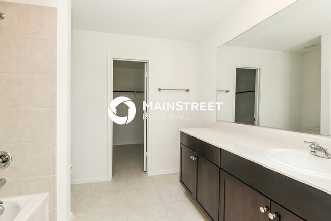 Building Photo - 4 Bedroom Pet-Friendly Home in Fort Worth, TX with Main Street Renewal