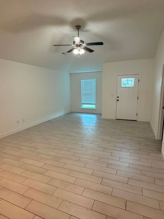 Building Photo - COMING SOON: BEAUTIFUL 3 BEDROOM / 2 BATHROOM HOUSE IN ORONOGO MO!!!