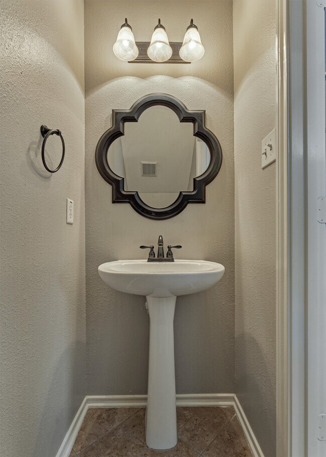 Building Photo - 34 Marble Rock Pl