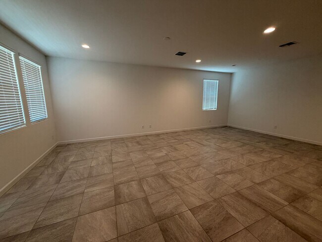 Building Photo - 1481 N Fenway Dr